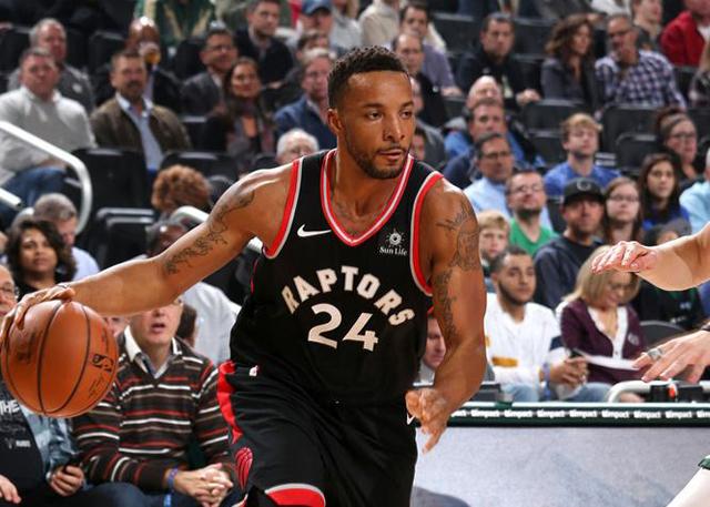 在篮下完成 在篮下完成