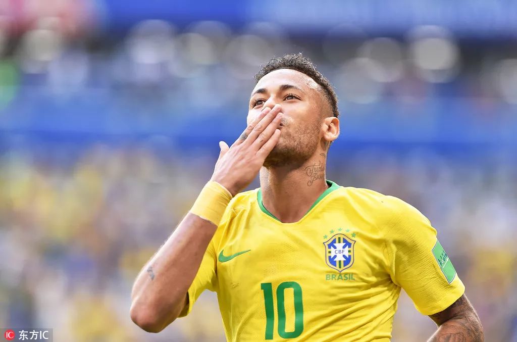 锁喉仅黄牌 锁喉仅黄牌