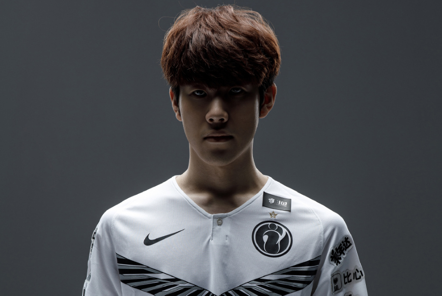 于诱导滚地 于诱导滚地